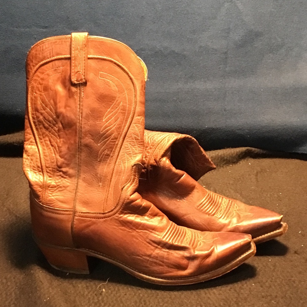 Lucchese “Bart” Boots
Cowhide, mahogany heel
Lightly worn
Men’s 13 D